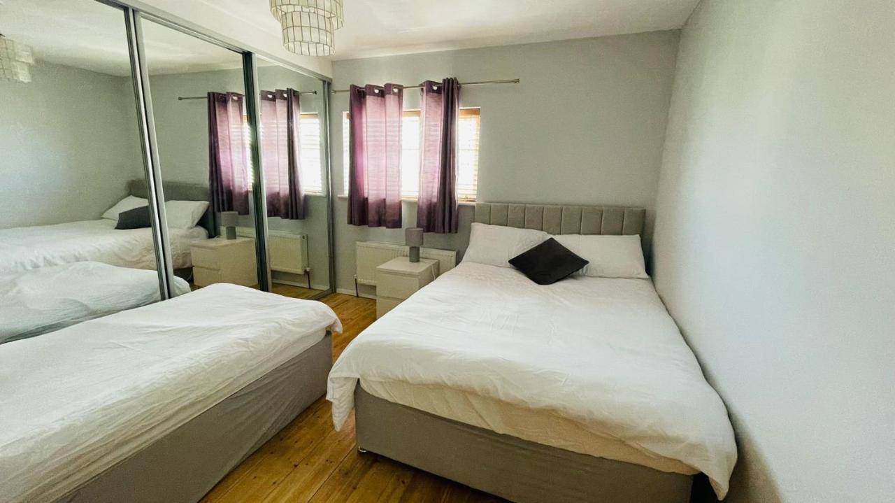 Modern City Centre House Голуэй Экстерьер фото